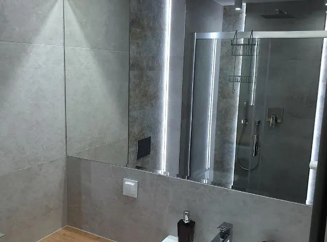 ,private Apartment, Aircondition, Garage, Hd Tv Pl & De, Wifi, Fully Equipped, Near Lägenhet *